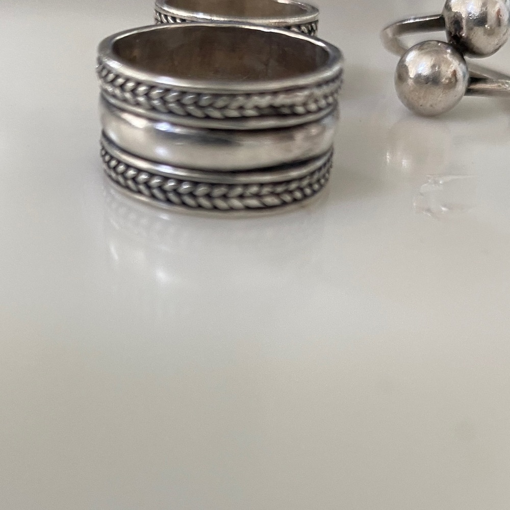 4 Different Sizes Silver Rings - image 3
